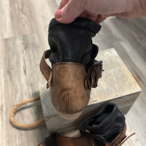 Serene Island  Peach line boho style shoes see last pic for flaws Size 6 - Picture 2 of 5